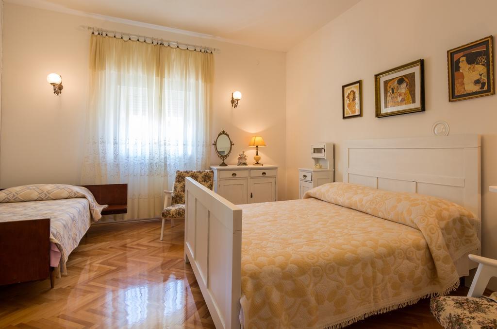 Apartments Coce Trogir Buitenkant foto