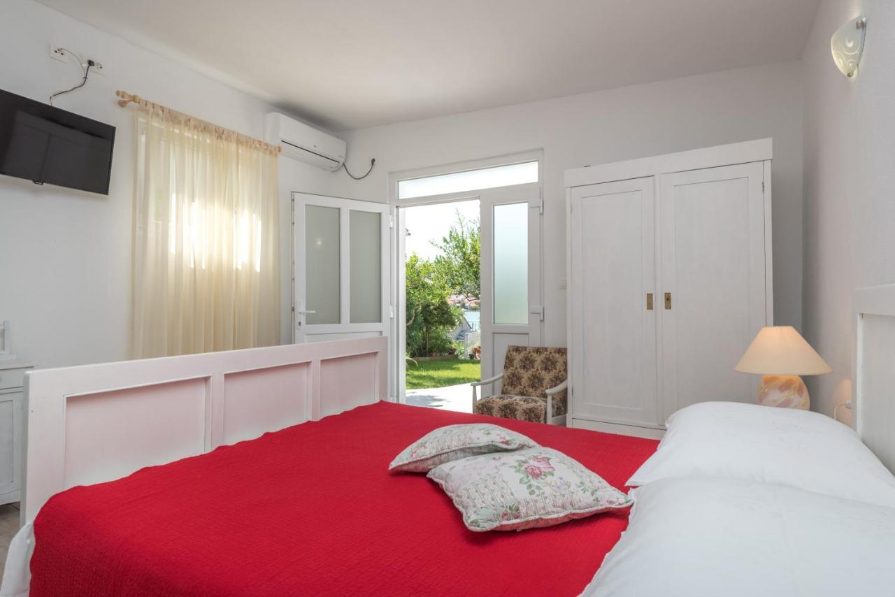 Apartments Coce Trogir Buitenkant foto